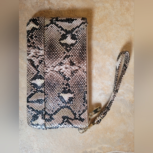 Adrienne Vitadini Fashion Wristlet - Picture 2 of 3